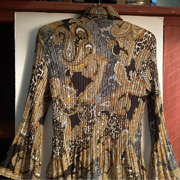 Petite Sunny Leigh ladies top PM with Bell shaped sleeves. Elegant, Romantic - Picture 6 of 7